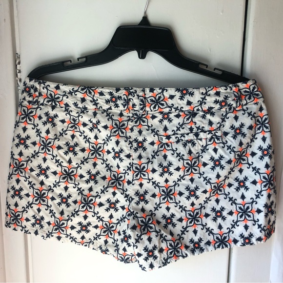 Lucky Brand arabesque patterned shorts, size 30 inseam 3” - Picture 3 of 4